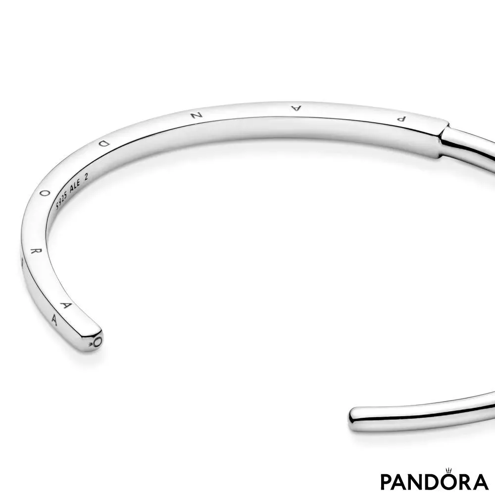 Čvrsta narukvica Pandora Signature I-D 