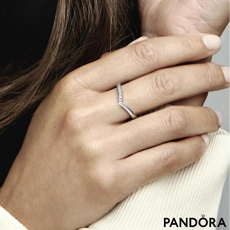 Prsten Pandora Timeless polusvjetlucavi ševron 