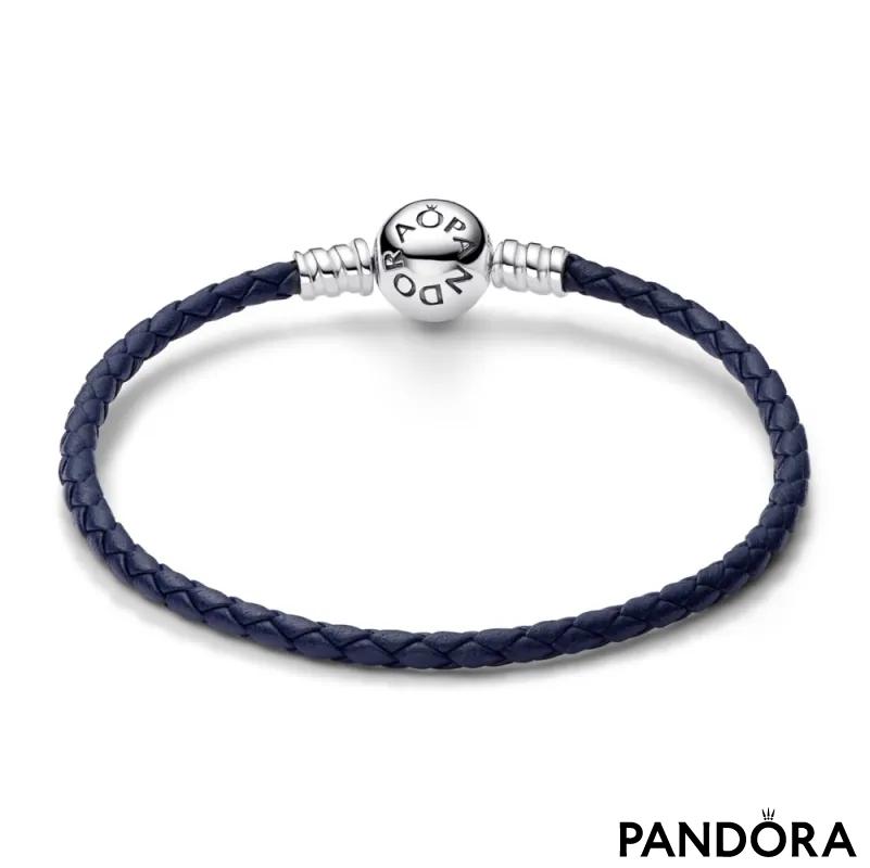 Upletena kožna Pandora Moments narukvica u plavoj boji sa okruglom kopčom 